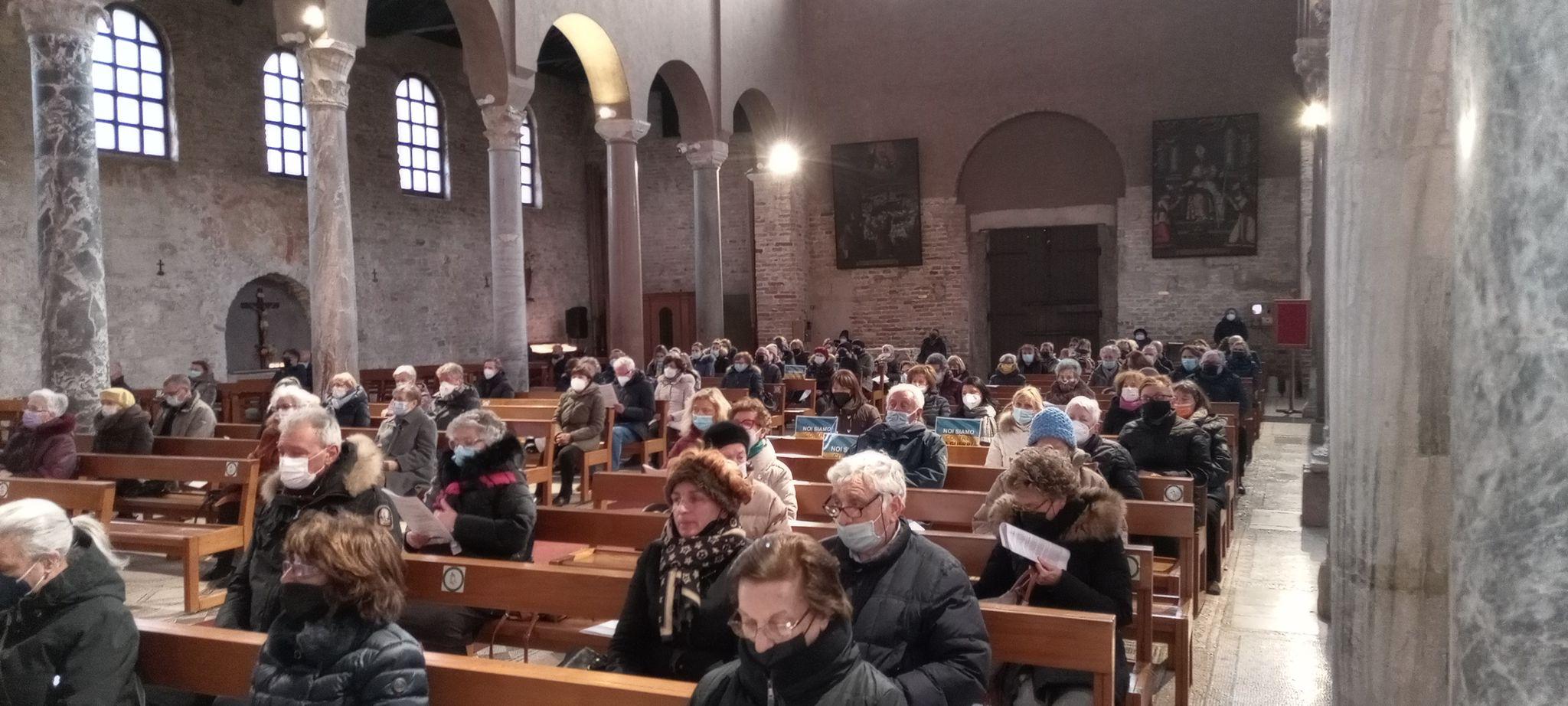 Immagine per Grado prega per la pace in Ucraina, oltre un centinaio in basilica